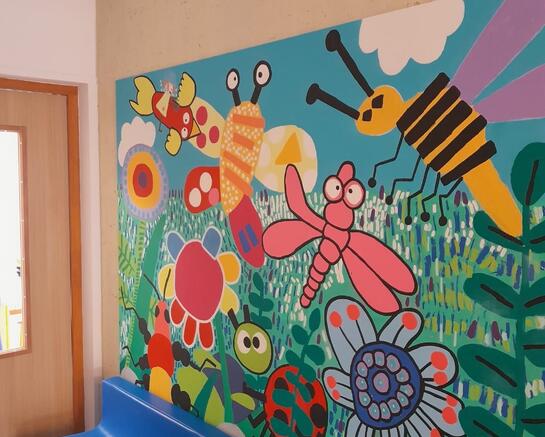 Les murs de l'école de Vincy décorés par les enfants