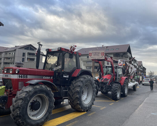 Un retour en images sur le défilé des tracteurs illuminés !